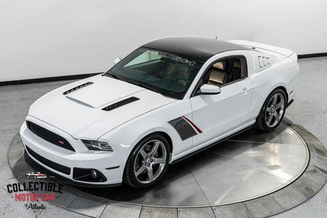 Photo of 2014 Oxford White Ford Mustang