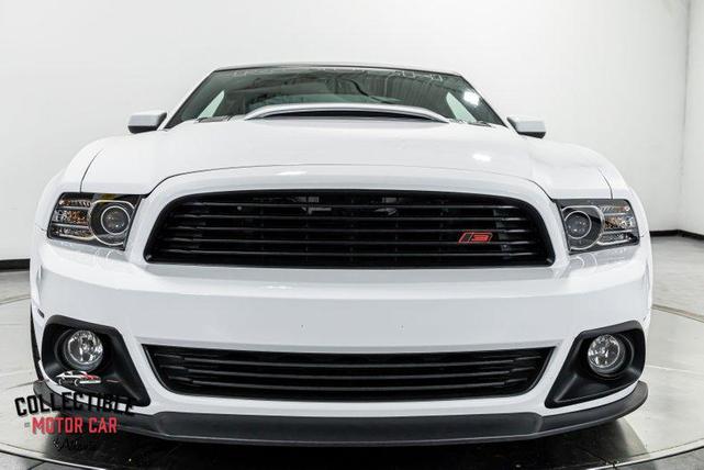 Photo of 2014 Oxford White Ford Mustang