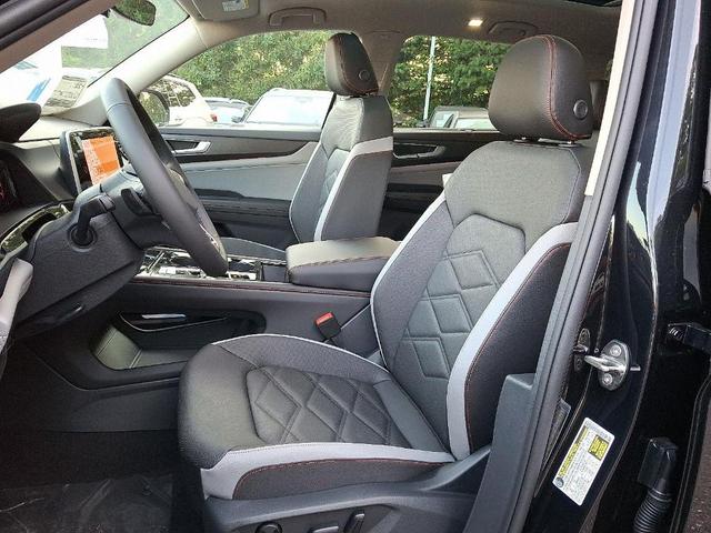 Photo of 2025 Deep Black Pearl Effect Volkswagen Atlas