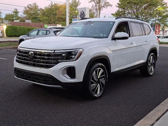Photo of 2025 Pure White Volkswagen Atlas