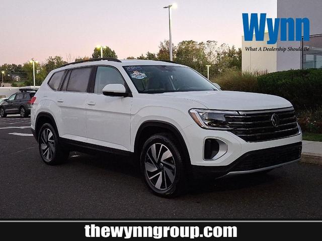 Photo of 2025 Pure White Volkswagen Atlas