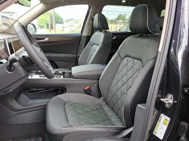 Photo of 2025 Deep Black Pearl Effect Volkswagen Atlas