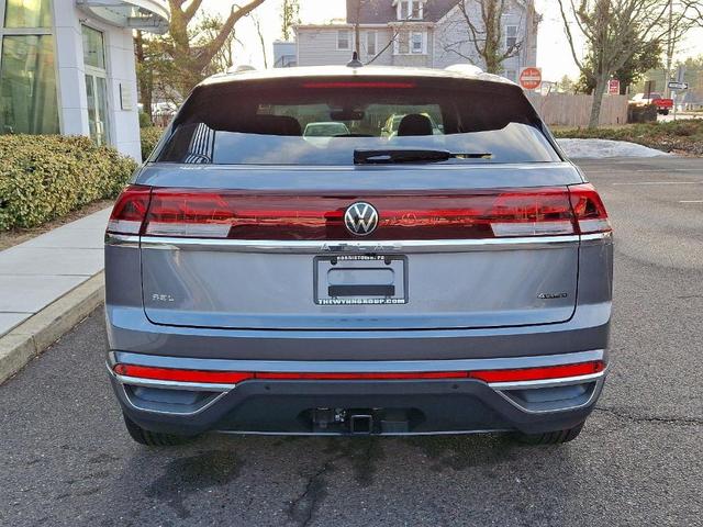 Photo of 2025 Platinum Gray Metallic Volkswagen Atlas Cross Sport