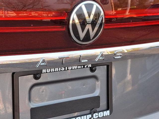 Photo of 2025 Platinum Gray Metallic Volkswagen Atlas Cross Sport