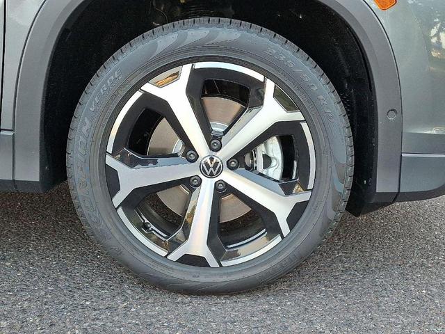 Photo of 2025 Platinum Gray Metallic Volkswagen Tiguan
