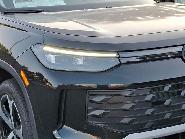 Photo of 2025 Deep Black Pearl Effect Volkswagen Tiguan