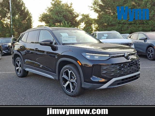 Photo of 2025 Deep Black Pearl Effect Volkswagen Tiguan
