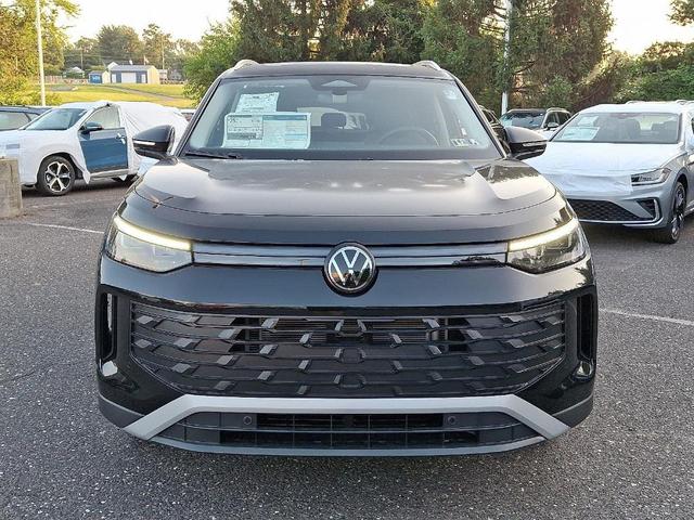 Photo of 2025 Deep Black Pearl Effect Volkswagen Tiguan