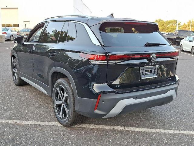 Photo of 2025 Deep Black Pearl Effect Volkswagen Tiguan