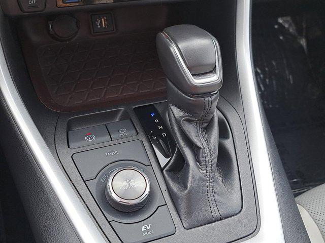 Photo of 2023 Silver Sky Metallic Toyota RAV4 Hybrid