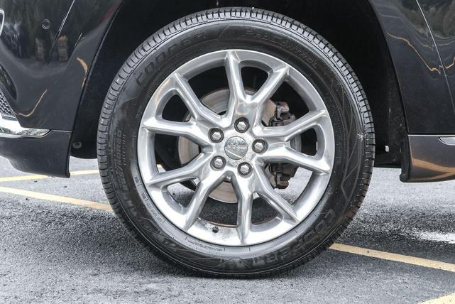 Photo of 2015 Brilliant Black Crystal Pearlcoat Jeep Grand Cherokee