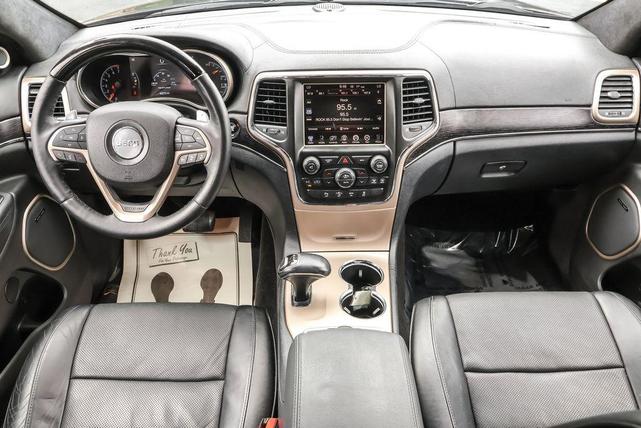 Photo of 2015 Brilliant Black Crystal Pearlcoat Jeep Grand Cherokee