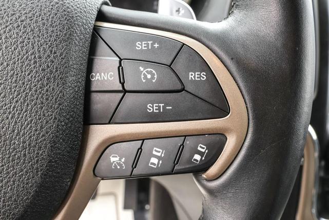Photo of 2015 Brilliant Black Crystal Pearlcoat Jeep Grand Cherokee