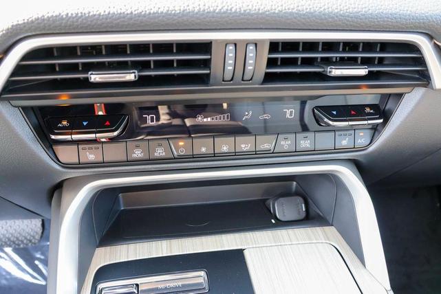 Photo of 2025 Sonic Silver Metallic Mazda CX-90