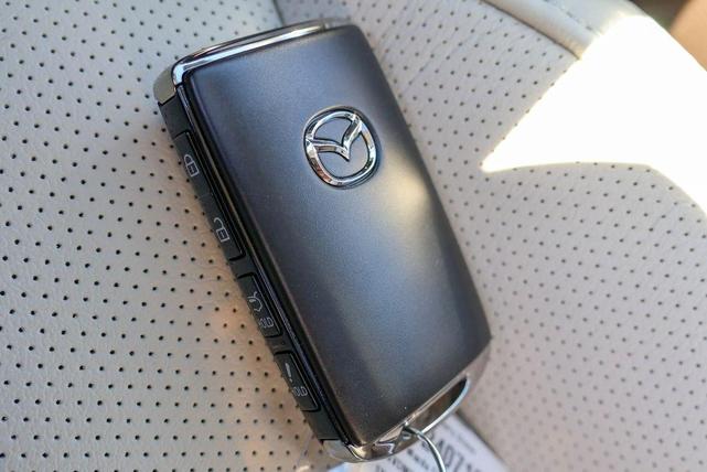 Photo of 2024 Snowflake White Pearl Mazda CX-30