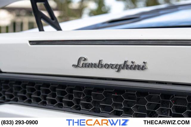 Photo of 2016 White Lamborghini Huracan