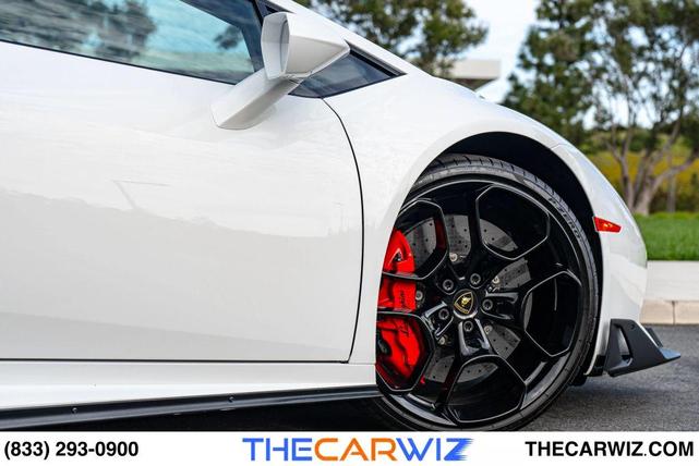 Photo of 2016 White Lamborghini Huracan
