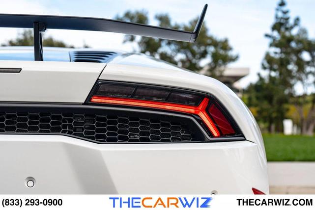 Photo of 2016 White Lamborghini Huracan