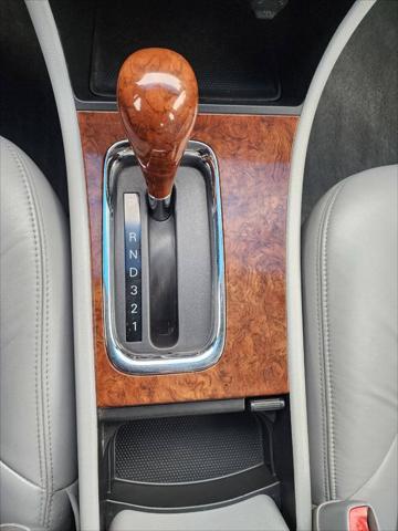 Photo of 2005 White Opal Buick LaCrosse