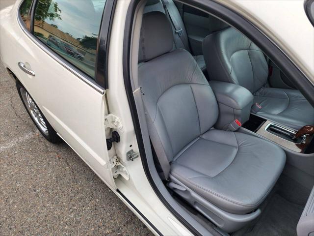 Photo of 2005 White Opal Buick LaCrosse