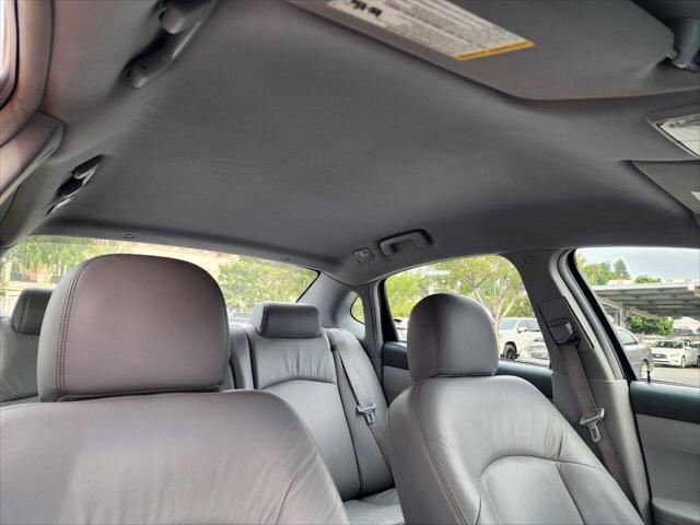 Photo of 2005 White Opal Buick LaCrosse