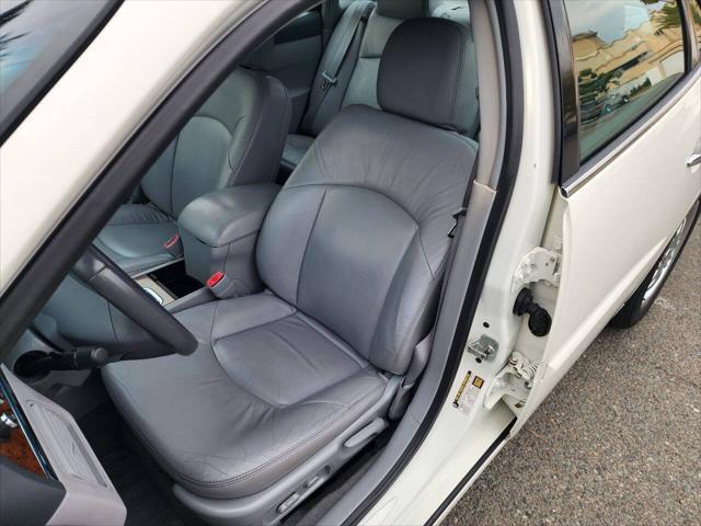 Photo of 2005 White Opal Buick LaCrosse