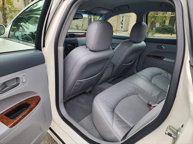 Photo of 2005 White Opal Buick LaCrosse