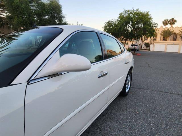 Photo of 2005 White Opal Buick LaCrosse