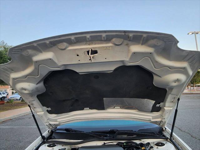 Photo of 2005 White Opal Buick LaCrosse