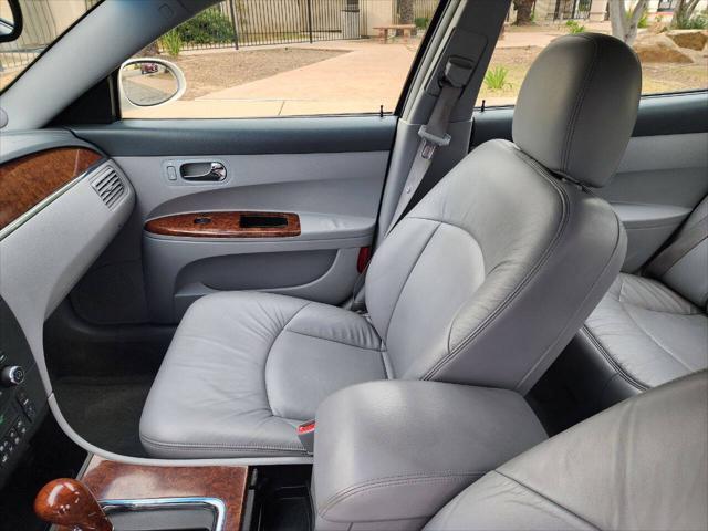 Photo of 2005 White Opal Buick LaCrosse