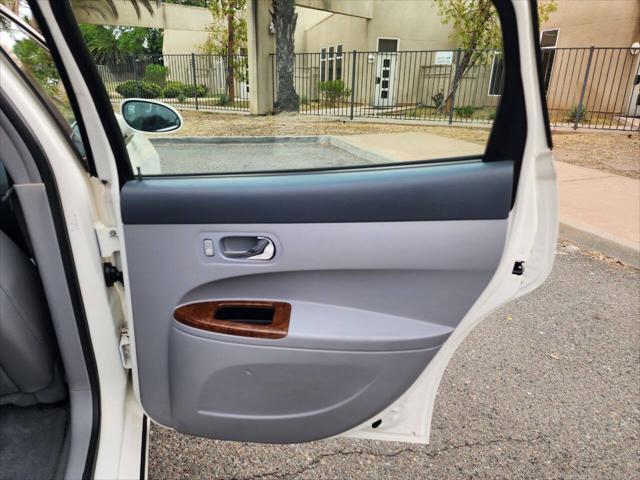 Photo of 2005 White Opal Buick LaCrosse