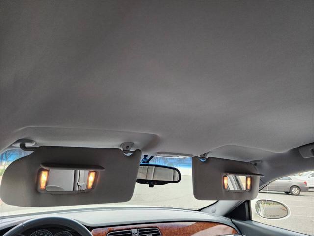 Photo of 2005 White Opal Buick LaCrosse