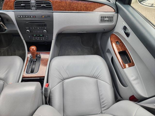 Photo of 2005 White Opal Buick LaCrosse