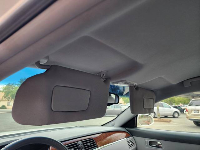 Photo of 2005 White Opal Buick LaCrosse