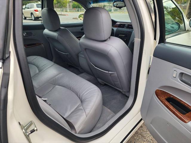 Photo of 2005 White Opal Buick LaCrosse