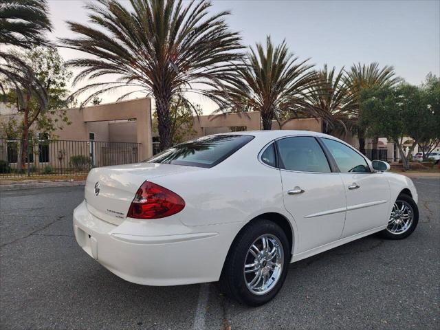 Photo of 2005 White Opal Buick LaCrosse