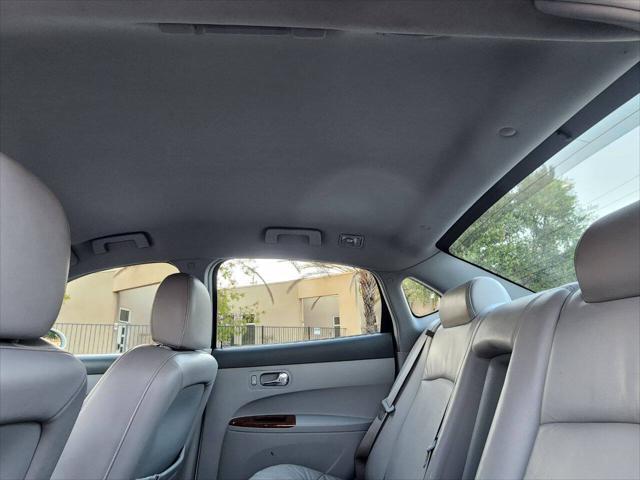 Photo of 2005 White Opal Buick LaCrosse