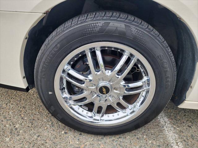 Photo of 2005 White Opal Buick LaCrosse