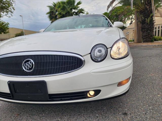 Photo of 2005 White Opal Buick LaCrosse