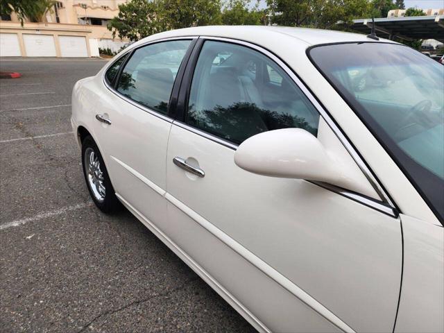 Photo of 2005 White Opal Buick LaCrosse