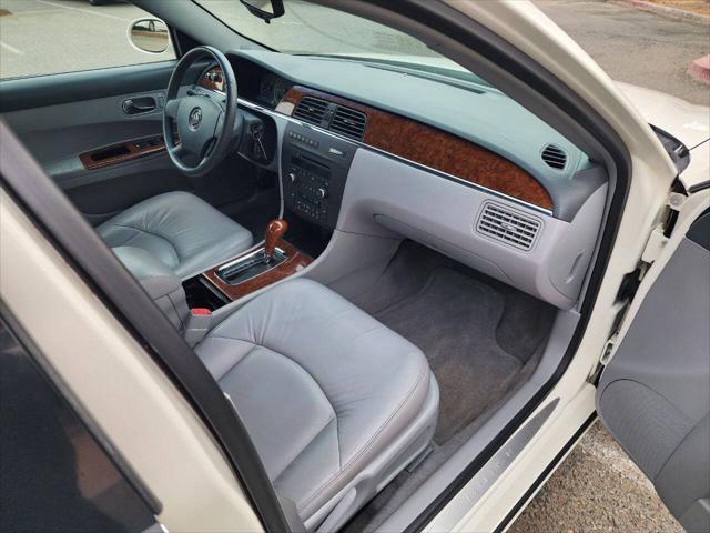 Photo of 2005 White Opal Buick LaCrosse