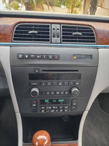 Photo of 2005 White Opal Buick LaCrosse