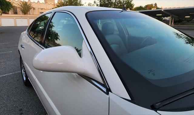 Photo of 2005 White Opal Buick LaCrosse