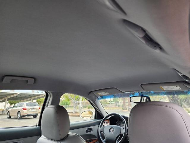 Photo of 2005 White Opal Buick LaCrosse