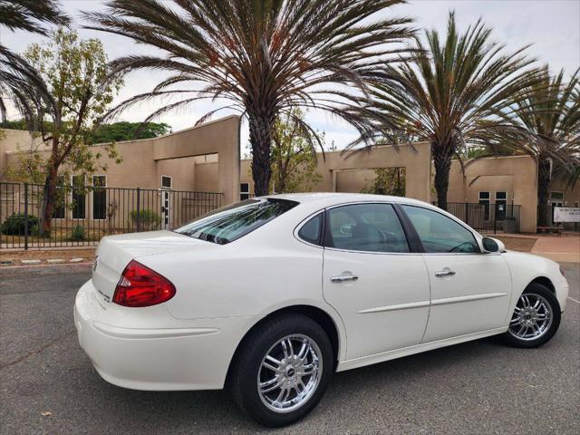 Photo of 2005 White Opal Buick LaCrosse