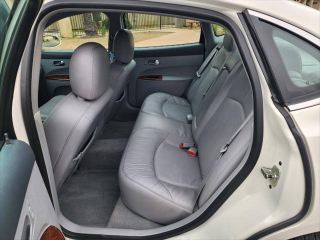 Photo of 2005 White Opal Buick LaCrosse