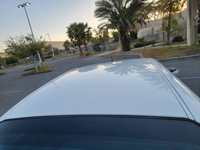 Photo of 2005 White Opal Buick LaCrosse