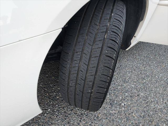 Photo of 2005 White Opal Buick LaCrosse