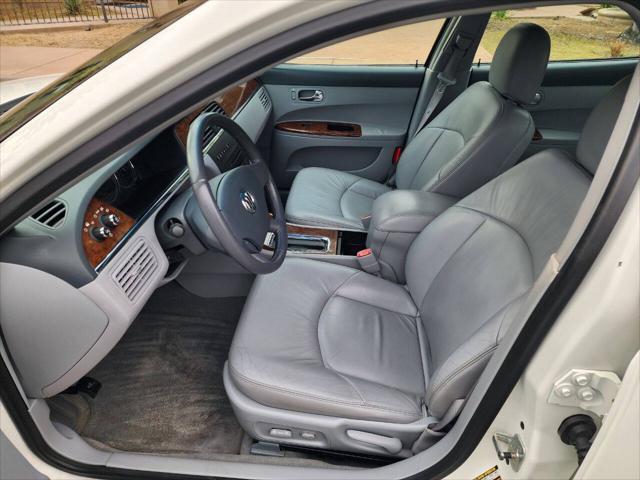 Photo of 2005 White Opal Buick LaCrosse