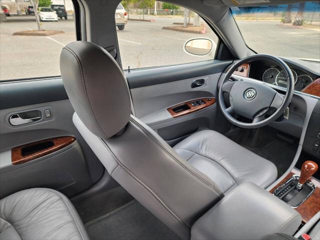 Photo of 2005 White Opal Buick LaCrosse